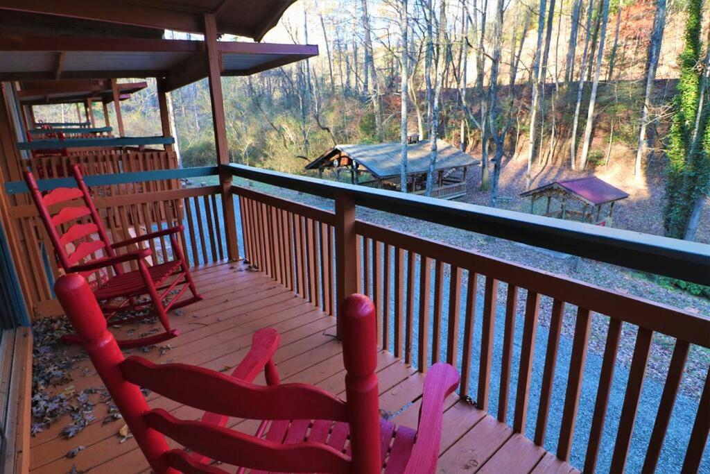 Amazing Cabin Fireplace And Stream #11 เฮเลน ภายนอก รูปภาพ