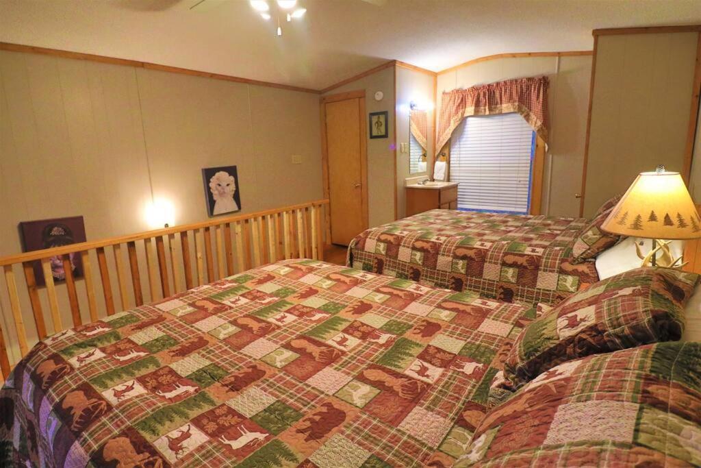 Amazing Cabin Fireplace And Stream #11 เฮเลน ภายนอก รูปภาพ