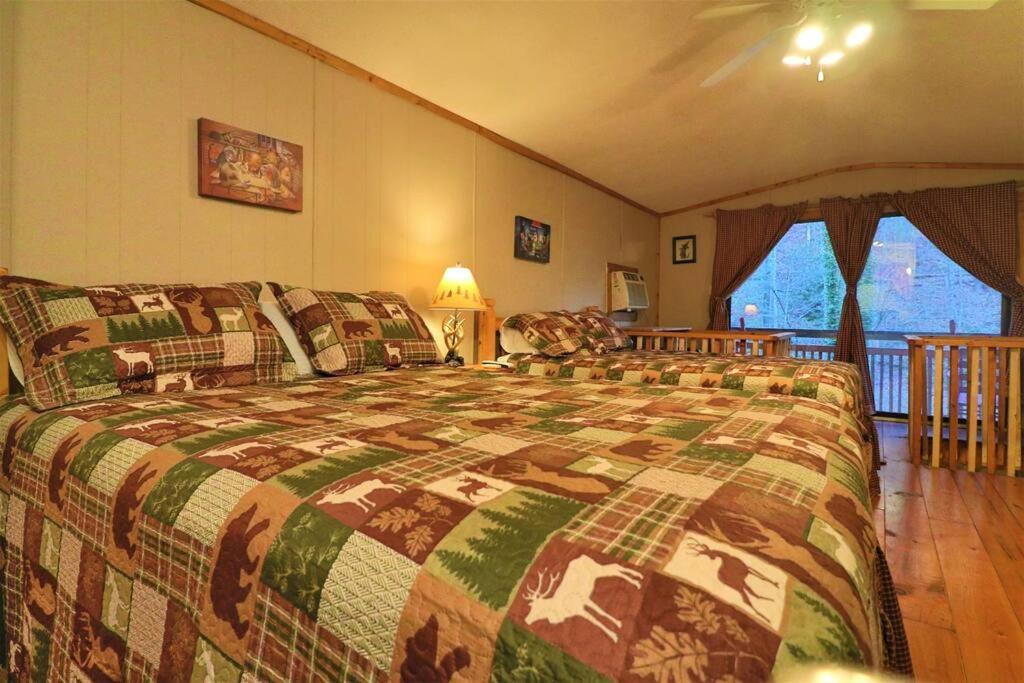 Amazing Cabin Fireplace And Stream #11 เฮเลน ภายนอก รูปภาพ