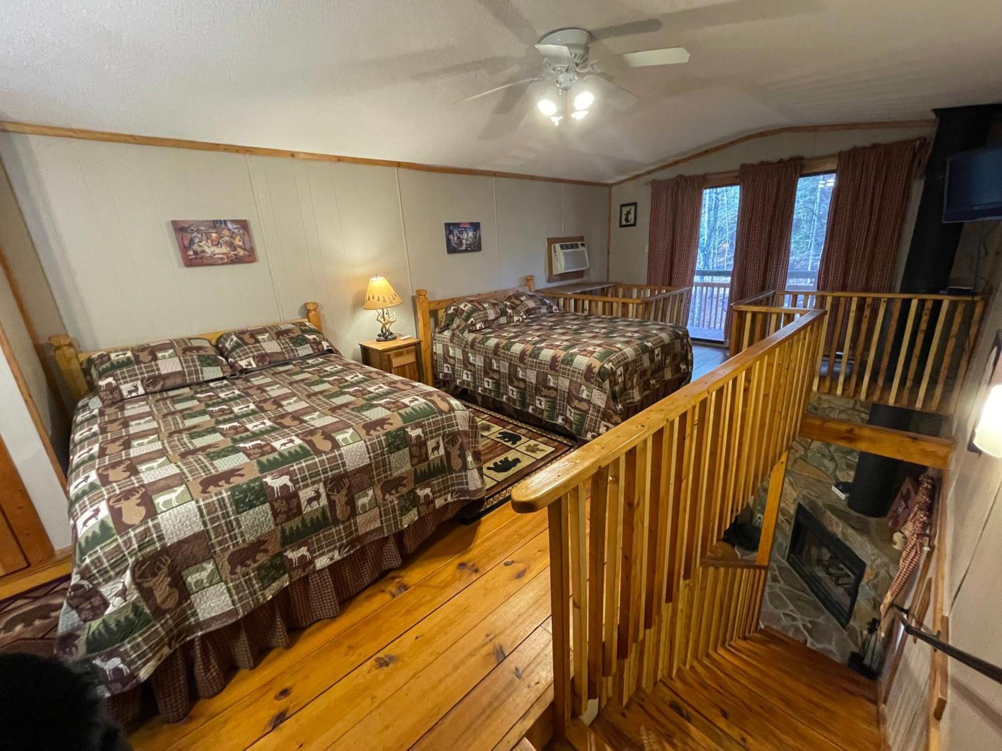 Amazing Cabin Fireplace And Stream #11 เฮเลน ภายนอก รูปภาพ