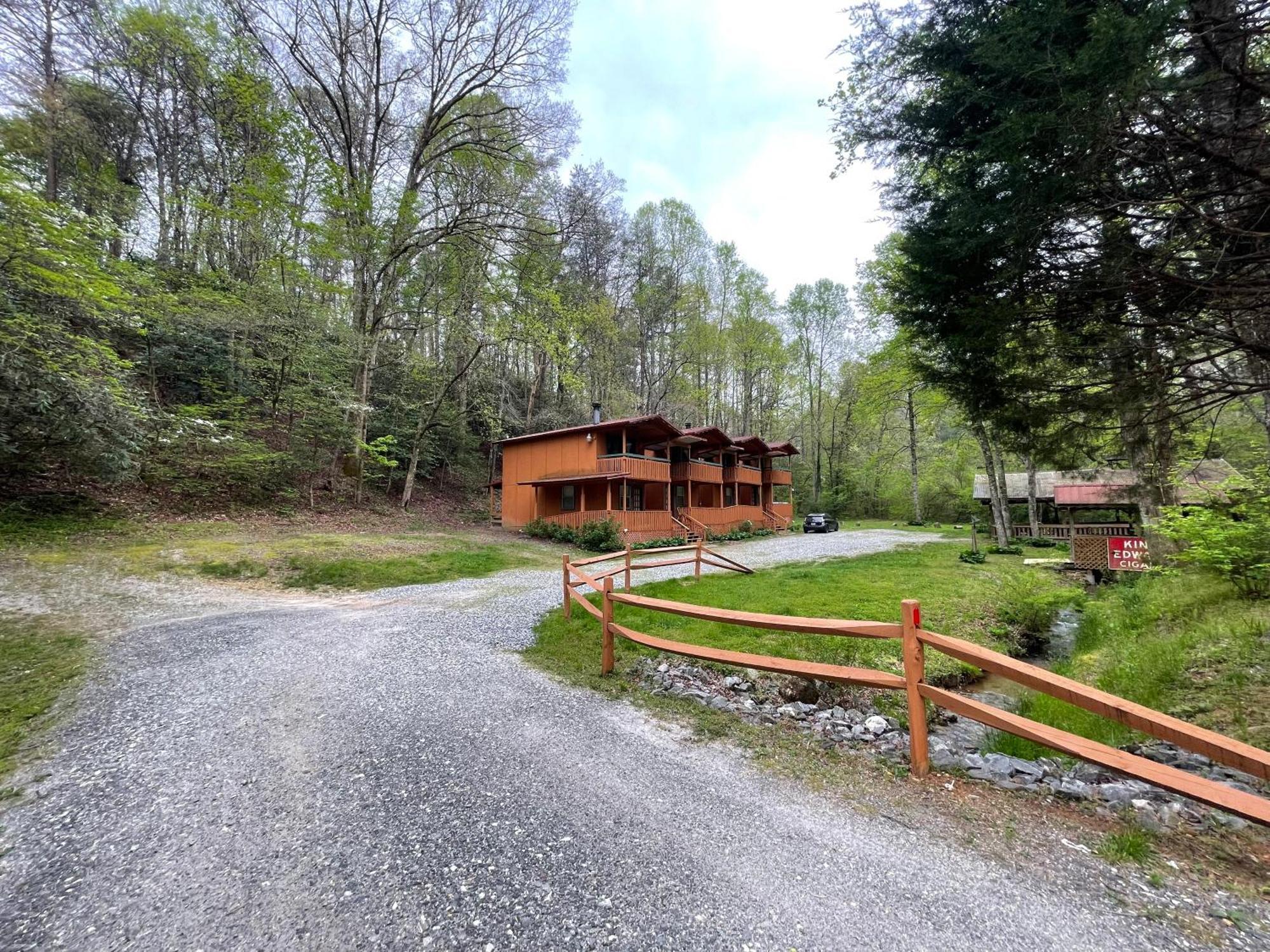Amazing Cabin Fireplace And Stream #11 เฮเลน ภายนอก รูปภาพ